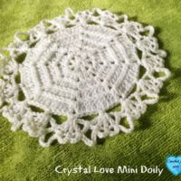 Crystal Love mini doily - free pattern
