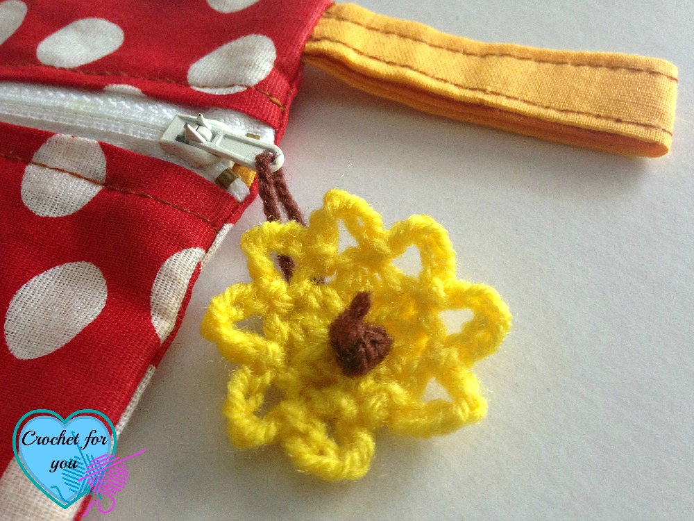 My first sewing pouch and a crocheted zipper tag pattern