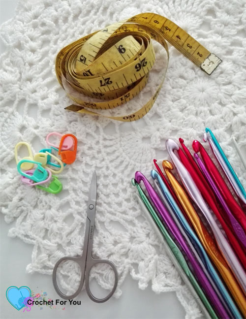 10 most useful crochet tools and materials