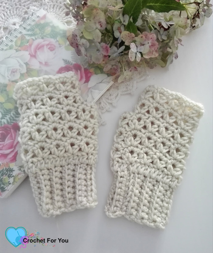 Victoria's Winter Fingerless Gloves - free crochet pattern