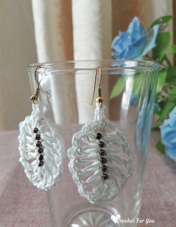 Crochet Feather Earrings - free pattern