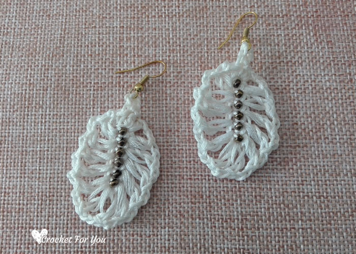 Crochet Feather Earrings - free pattern