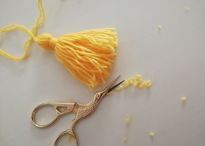 How to make pompom tassel - Easy DIY Tutorial