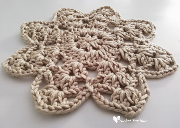 8 Petals Flower Doily Free Crochet Pattern