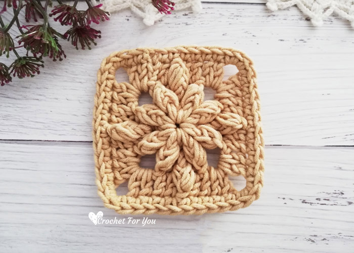 Crochet Bobble Drops Flower Granny Square in Solid Color 