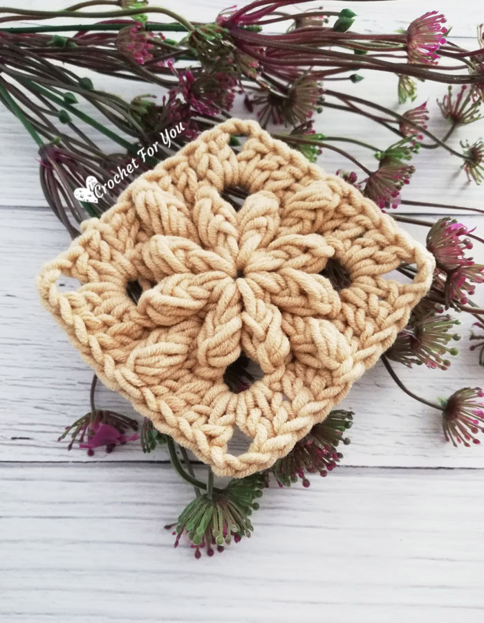 Crochet Bobble Drops Flower Granny Square in Solid Color 