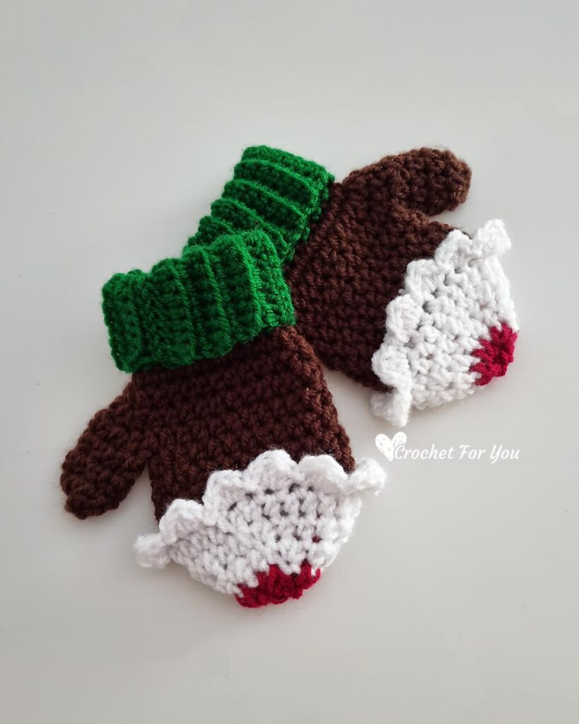 Christmas Pudding Crochet Mittens Free Pattern